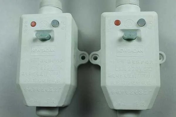 热水器温控器复位键图片