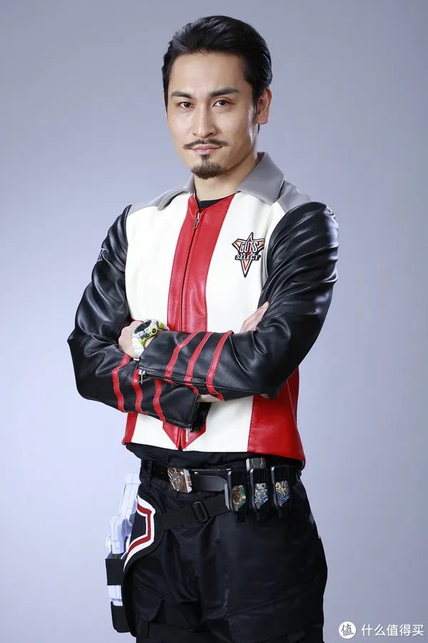 特利迦奥特曼队长登场，竟然是战队红战士