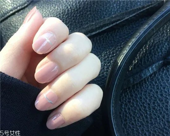 美甲裸粉色款式图片2018 新款裸色美甲图案大全
