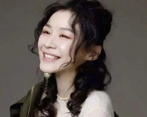 金靖舒奕橙恋情曝光,金靖的身高多少及资料