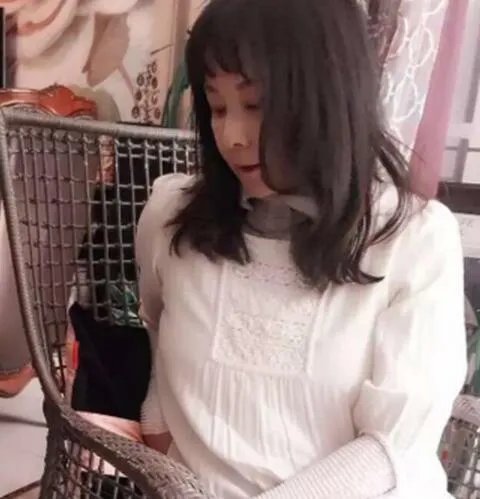 87版红楼梦红楼梦晴雯晒近照 47岁仍比V卖萌