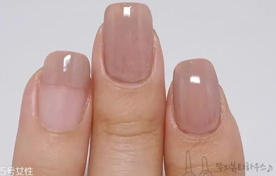 美甲裸粉色款式图片2018 新款裸色美甲图案大全