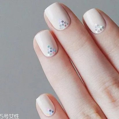 美甲裸粉色款式图片2018 新款裸色美甲图案大全