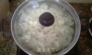 冰糖银耳莲子羹