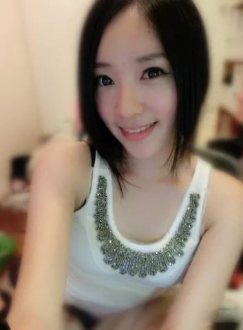 台湾新晋lol美女解说林妤 甜美可人的邻家女孩