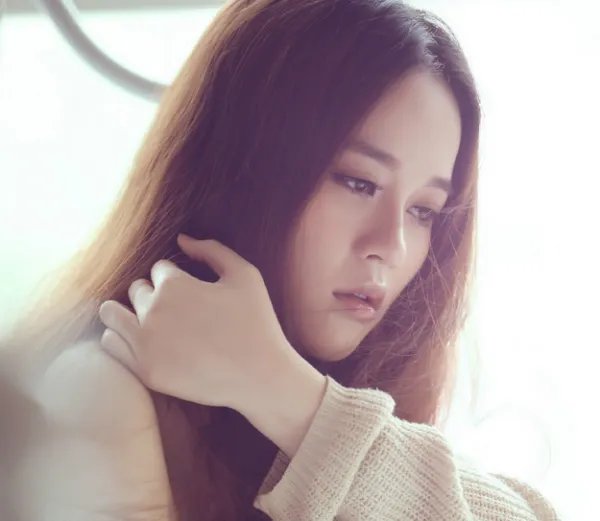 有(我和你不再联系)这句歌词的歌曲叫什么名字,跪求