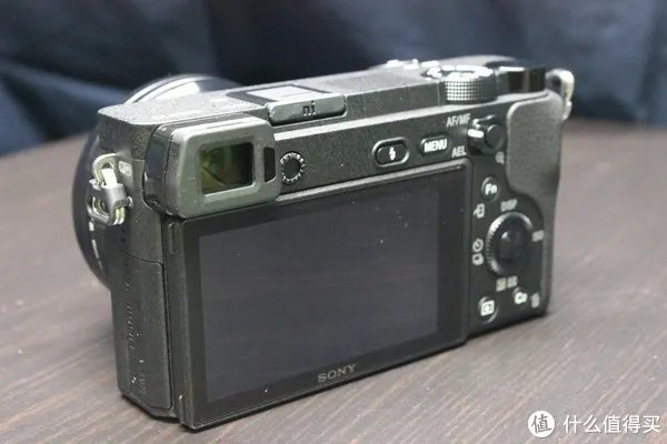 体积小、重量轻、参数强大:SONY 索尼 A6300 APS-C画幅 微单相机