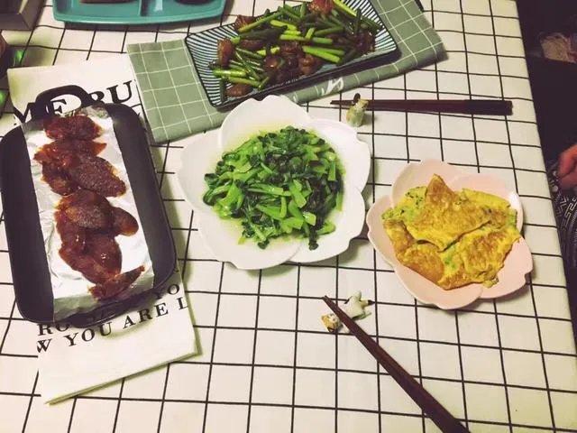 你私藏了哪些美食类电脑壁纸愿意分享？