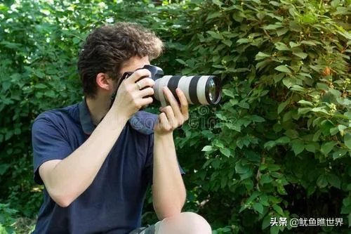 照大镜子和小镜子那个更真实一点