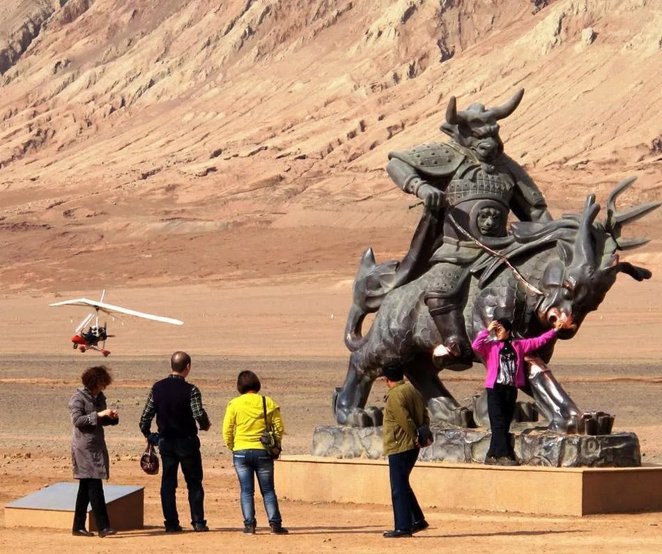 铁扇公主铜像敏感部位“被裸露”