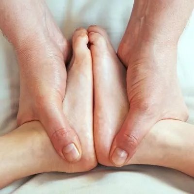 大脚趾发麻怎么回事