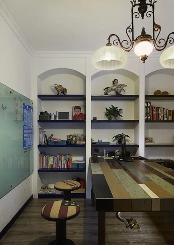 因为儿子喜欢烟台的海，所以就将这片海装在了家里