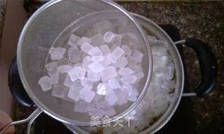 冰糖银耳莲子羹