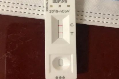 新冠抗原检测强阳性怎么回事怎么办