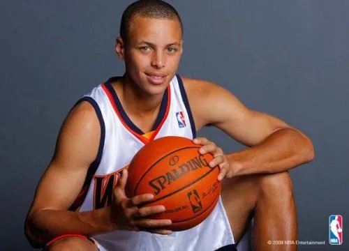 库里三节45分，如何评价库里的技术特点？