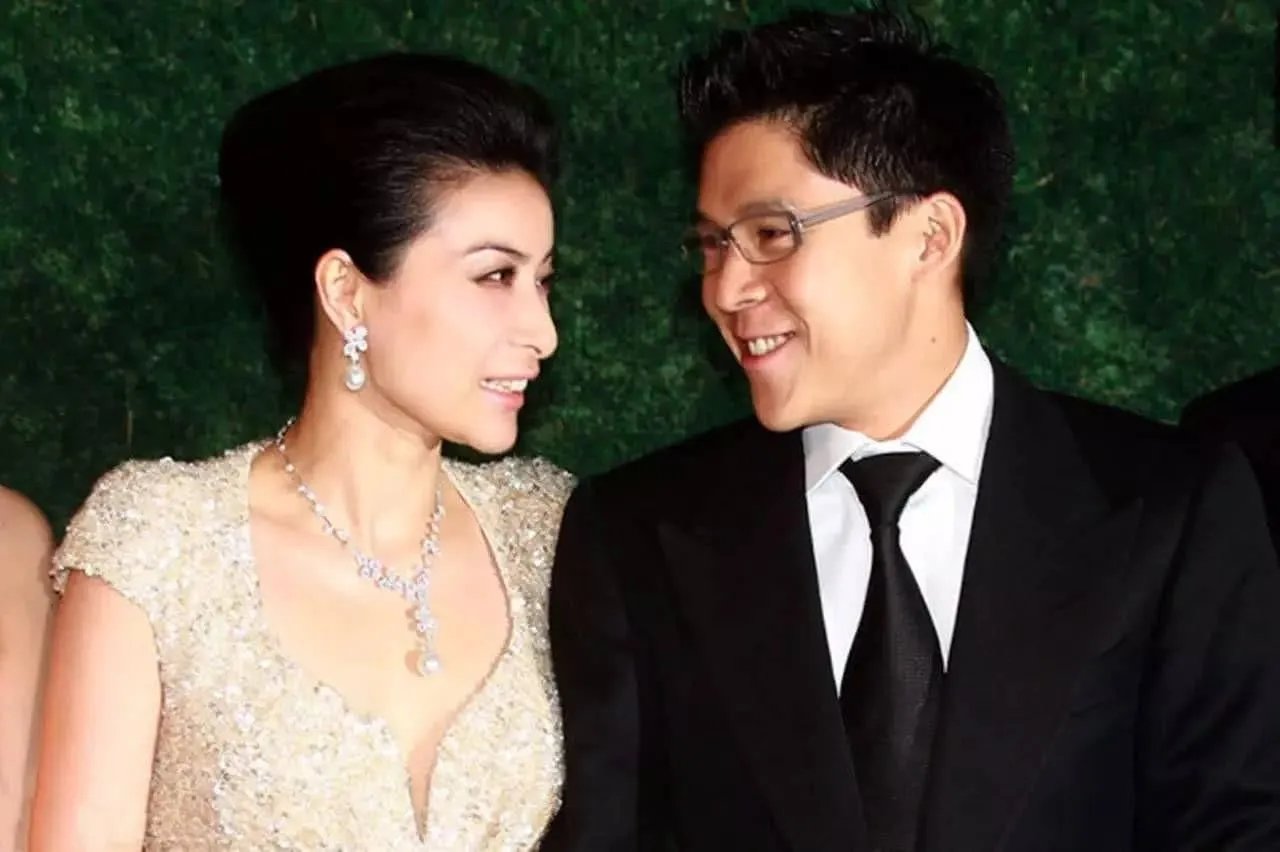 霍启刚前两任女友曝光，一个比一个漂亮，为什么他却偏偏爱上郭晶晶？