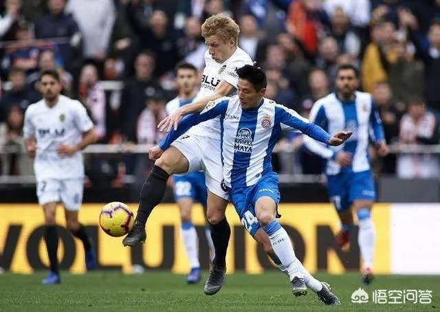 代表中国！武磊每场比赛都背着国足背包，你怎么看？