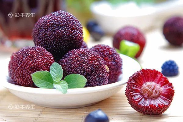 杨梅里的小白虫能吃吗