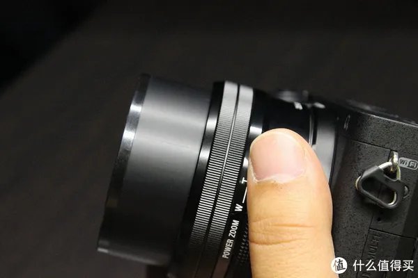 体积小、重量轻、参数强大:SONY 索尼 A6300 APS-C画幅 微单相机