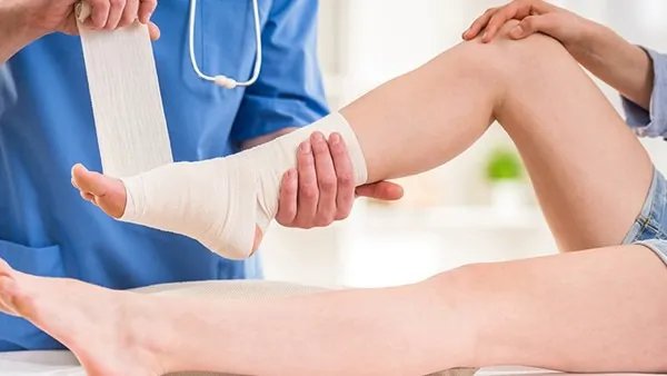 脚扭伤怎么处理