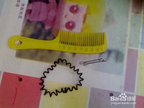 盘发教程：简单好看的盘发教程图解