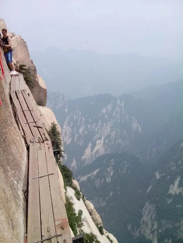 华山为何被称为“奇险天下第一山”？