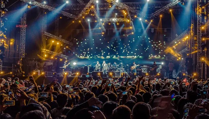 she是哪三个人 she是哪三个人组成的