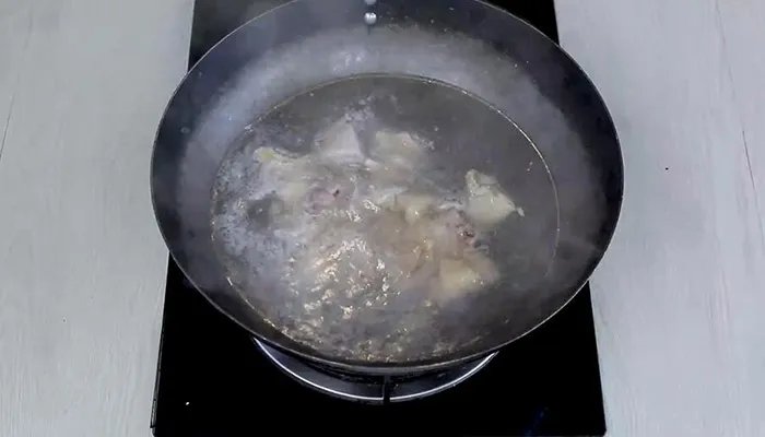 土豆炖鸡块的家常做法 土豆炖鸡块的做法