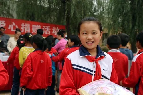 江苏启东3名六年级女生坠楼事件引发关注，该如何教育现在的小孩们？