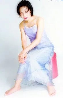 请问谁有变性人连莲的照片啊？？