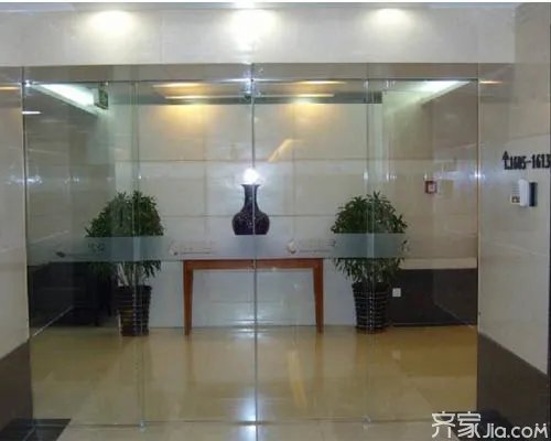 【最新爆料】钢化玻璃门的价格