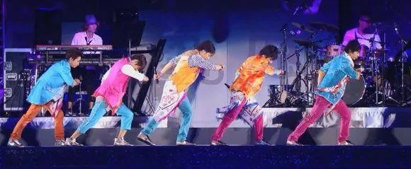 如何评价岚Arashi演唱会的造型师？