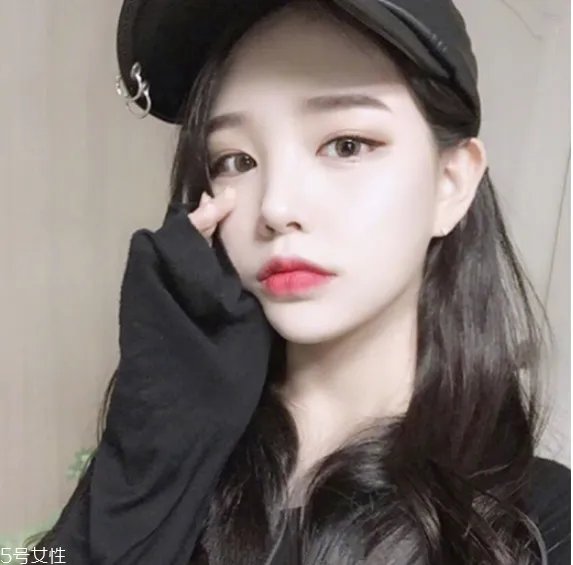 长卷发发型背影图片 学生长卷发发型图片