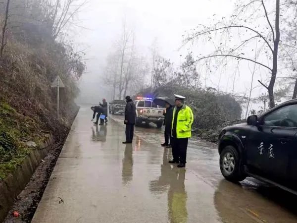 货车侧翻满车iPhone被烧，道路安全隐患到底有多少？