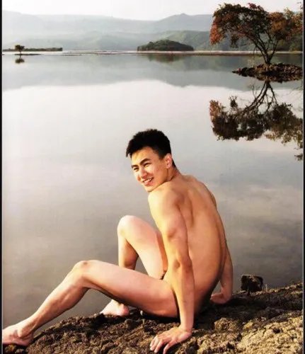 男模倪泽欧阳玉龙照片尺度大 王宁倪泽两人的写真各有特点