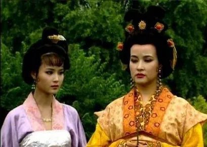 历史上的上官婉儿和武则天是什么关系？