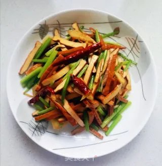 芹菜炒香干