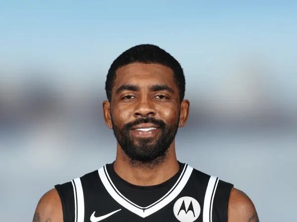 欧文现身篮网训练引欢呼，全队只有他戴口罩，他为何不打疫苗？