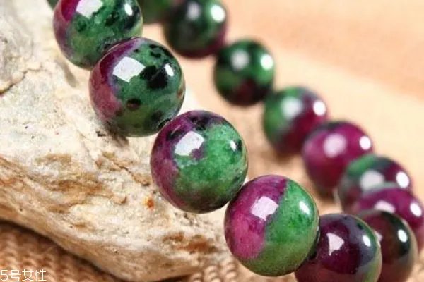 红绿宝的功效与作用 改善心情和运势