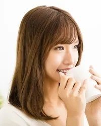 瘦脸按摩操打造上镜小脸