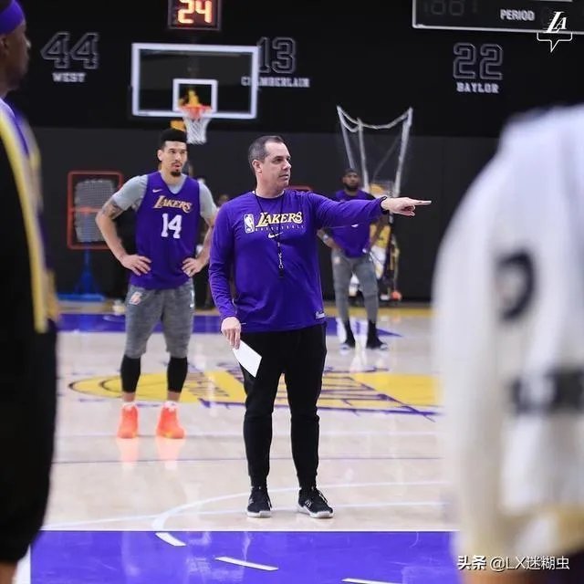 如何看待湖人裁掉考辛斯，或签约莫里斯？