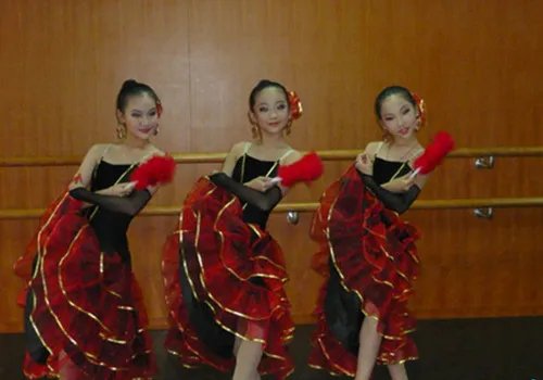 黄安仪长大后图片展示 童星小才女如今成了大美人