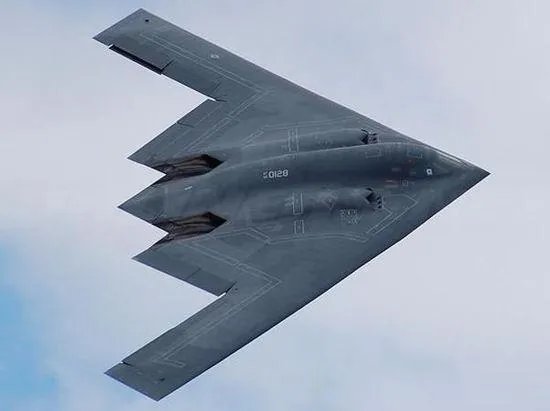 美国B2隐形轰炸机的造价是多少？觉得如何？