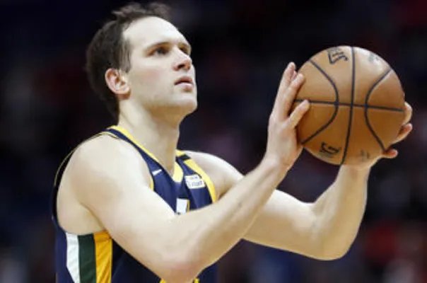 现同效力于NBA的博格达诺维与博格达诺维奇相比，两者实力谁更胜一筹？