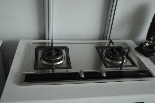 煤气灶打着后自动熄火是怎么回事