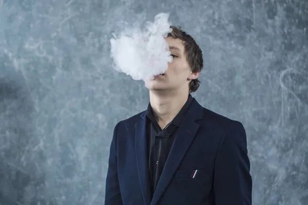 抽烟怎么吸一口吐半口