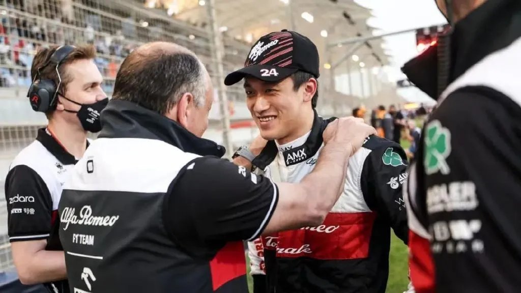 周冠宇家是做什么的，他爸是潍坊首富？