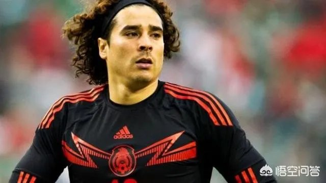 奥乔亚在世界杯赛场上表现惊人，但是为什么豪门俱乐部没有找他？