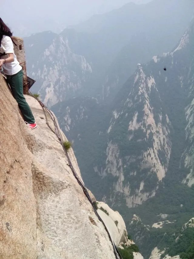 华山为何被称为“奇险天下第一山”？