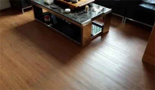 你青睐于pvc片材还是卷材的地板？pvc片材贵吗？